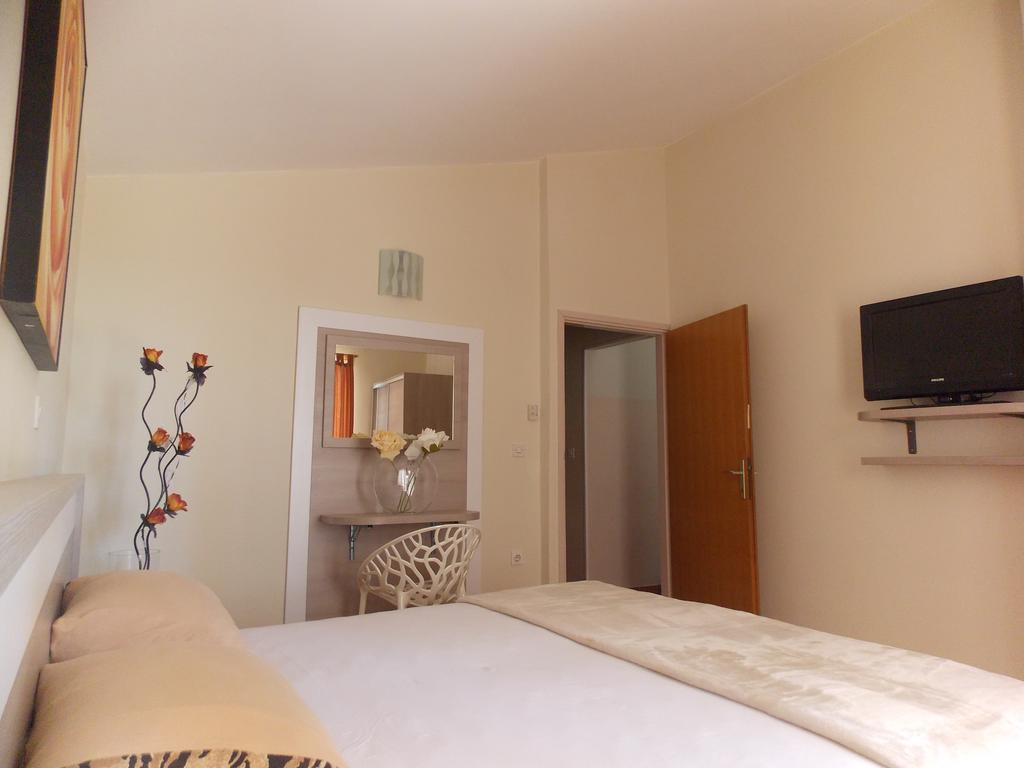 Apartmani Adriatic Ana Novalja Exterior foto