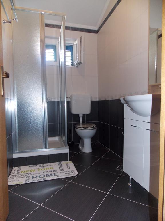 Apartmani Adriatic Ana Novalja Exterior foto