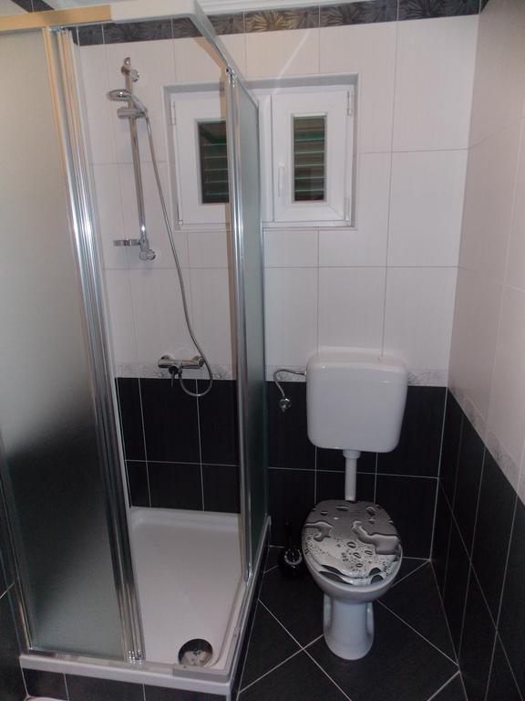 Apartmani Adriatic Ana Novalja Exterior foto