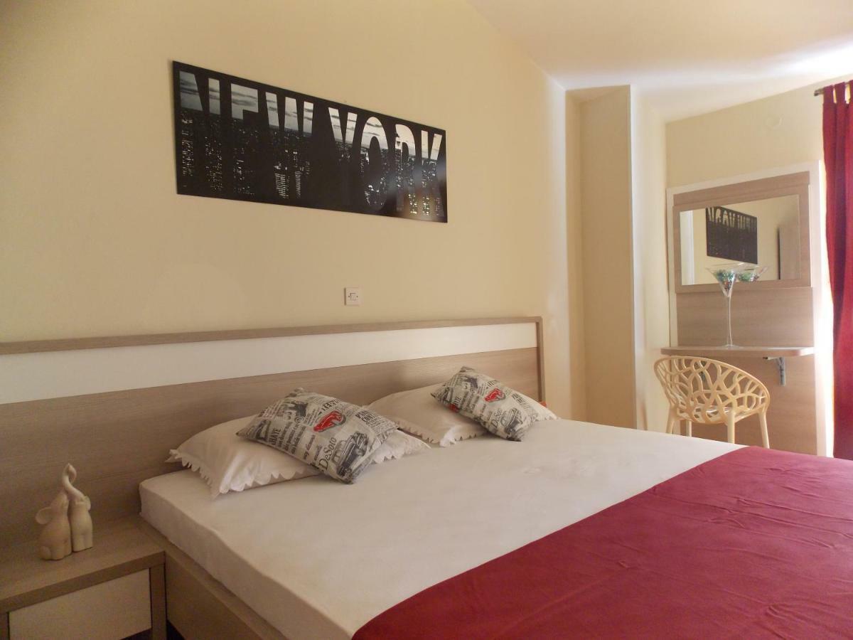 Apartmani Adriatic Ana Novalja Cameră foto